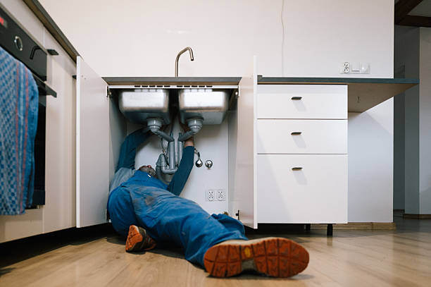 Professional Emergency Plumber technician working in Minooka, IL